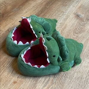 🦖 Plush Dinosaur Slippers‎ – Kids Size